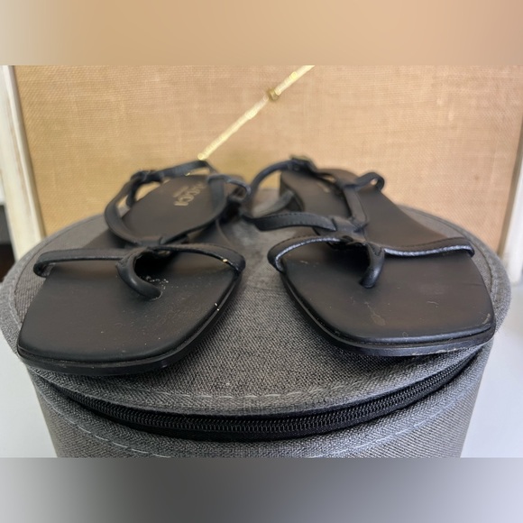Gucci Black Leather Sandals, Size 40E EU (10 in US) - Picture 3 of 9
